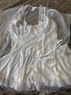 Intimate Attitudes Women's White Lace matching set with coverup 3 piece